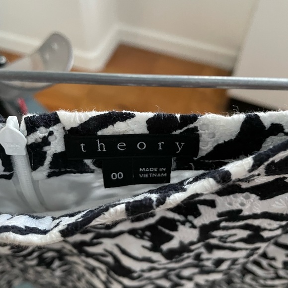 Theory printed skirt - Picture 2 of 3